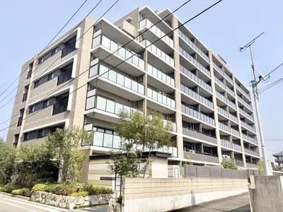 Farnest 箱崎九大前Regista