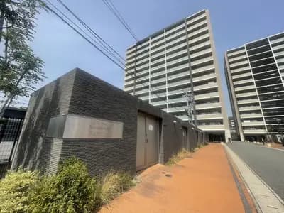 Eirik Town Hakozaki Koen Familia WEST