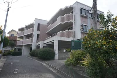 Condominium Patio 友丘