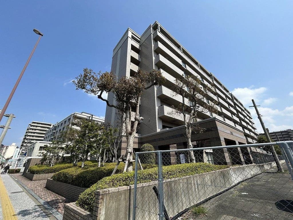 Surpass 貝塚驛前