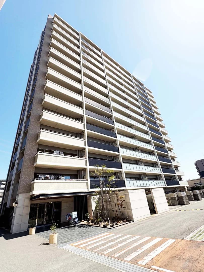 Eirik Town Hakozaki Koen Familia EAST