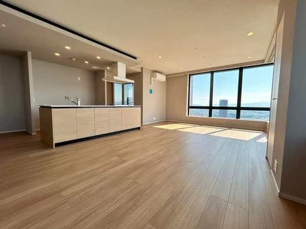 ISLAND CITY OCEAN & FOREST TOWER RESIDENCE EAST