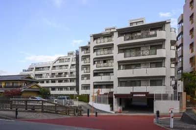 Lions Mansion 筑紫丘