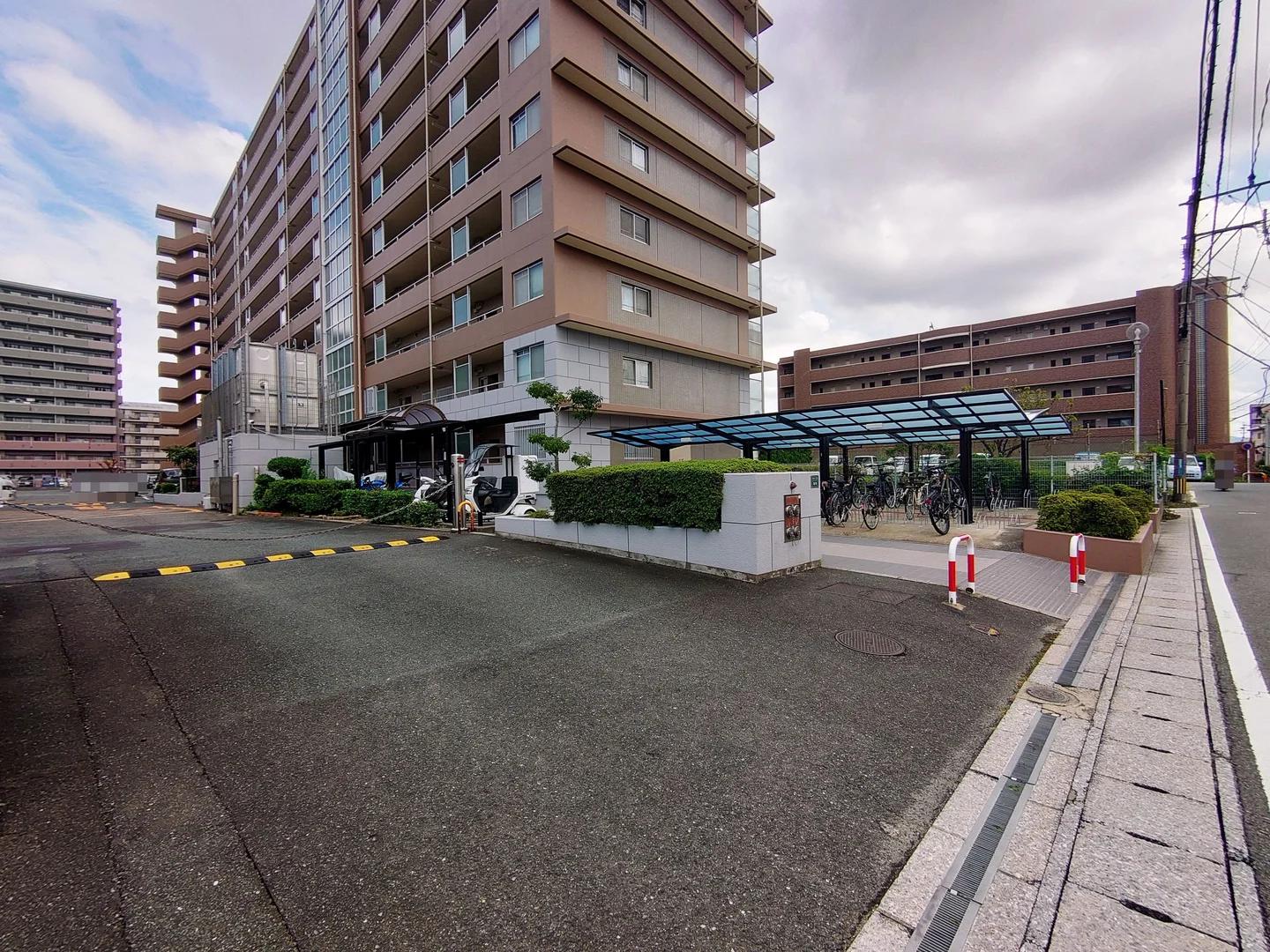 MACHakozaki Court