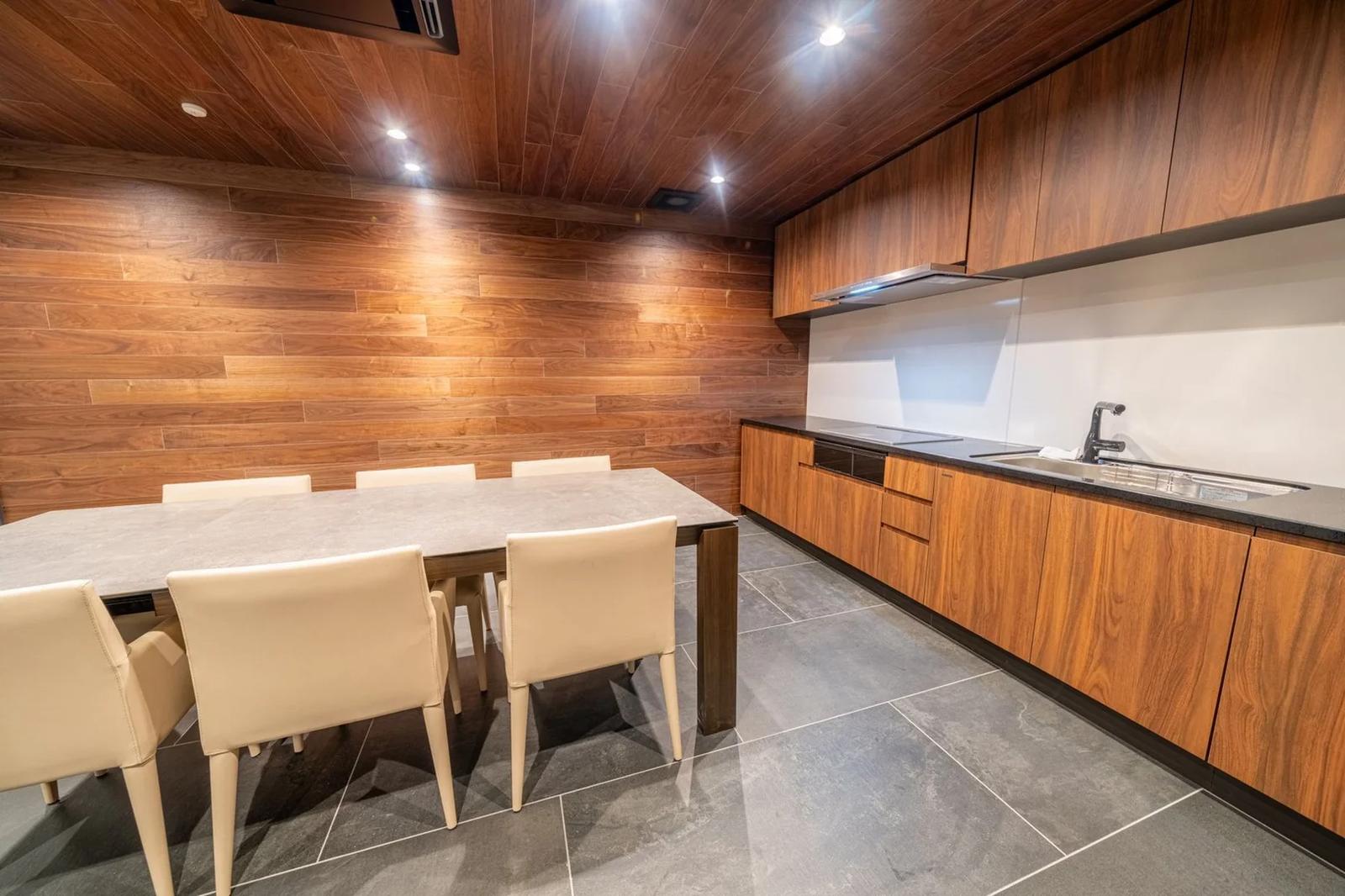 Stance Residence Shokubutsu-en Gaien Hills
