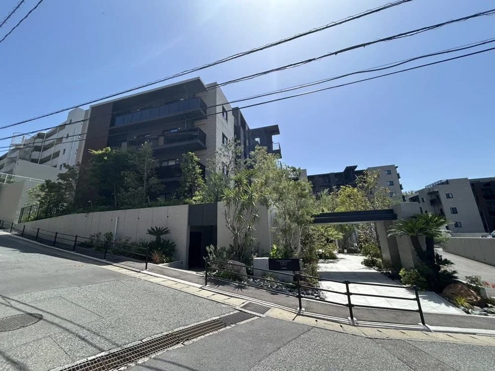 Stance Residence Shokubutsu-en Gaien Hills