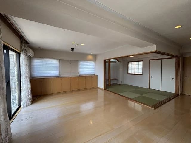 Royal Mansion Ropponmatsu