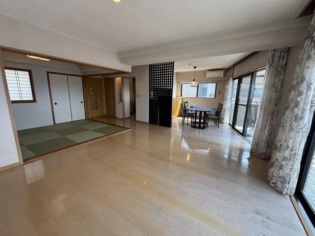 Royal Mansion Ropponmatsu
