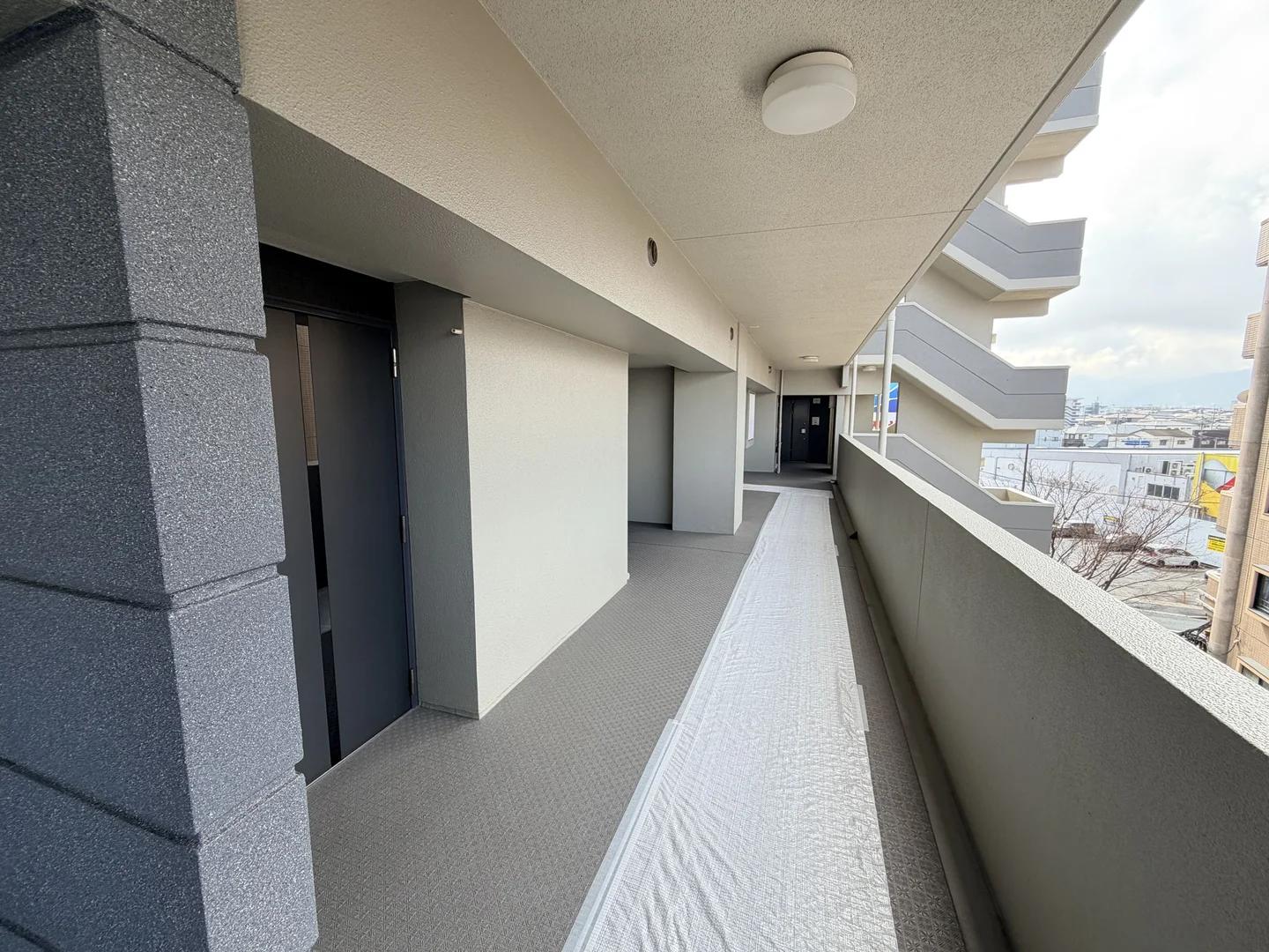 Empire 原 Building 1