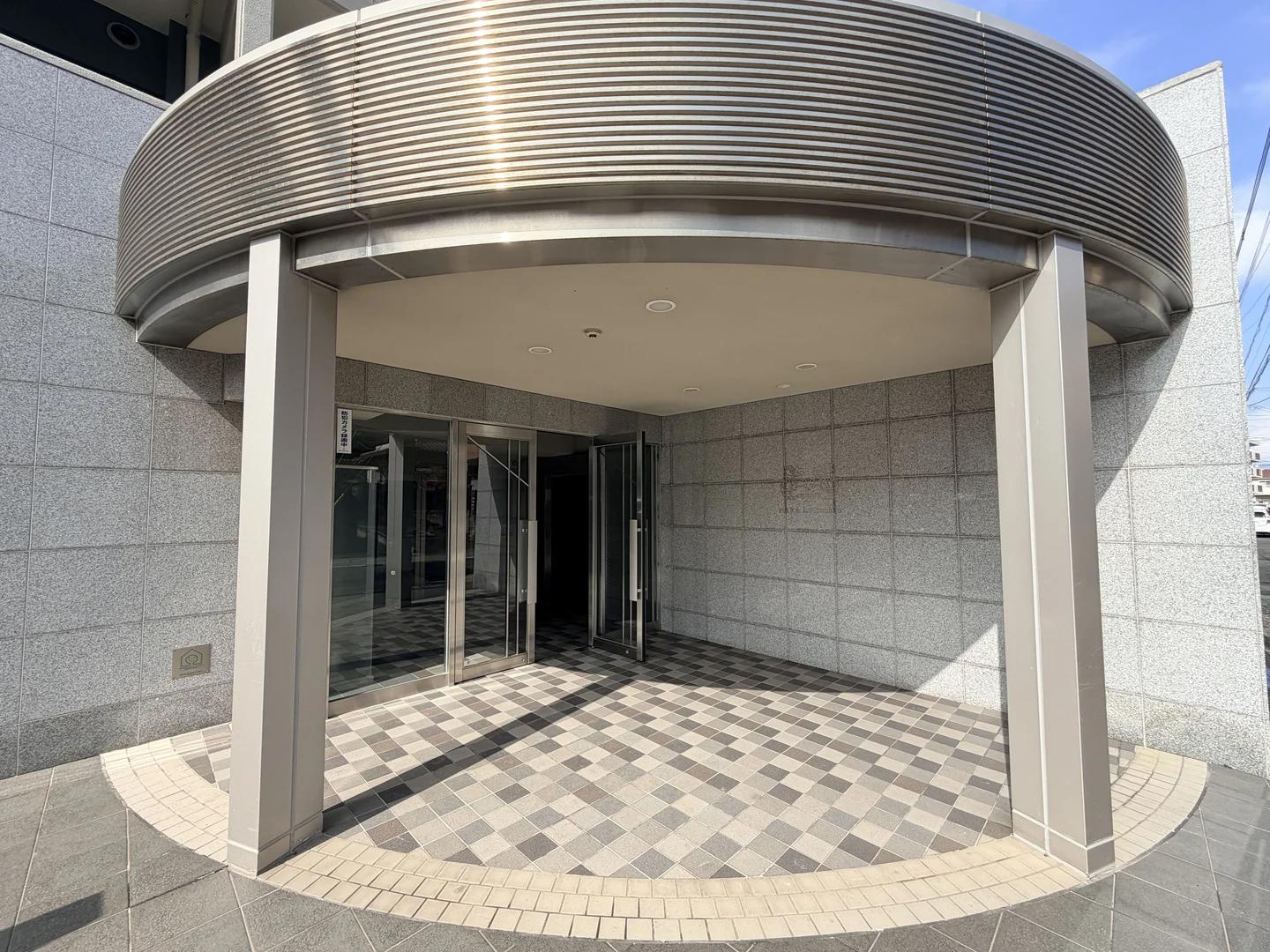 Empire 原 Building 1