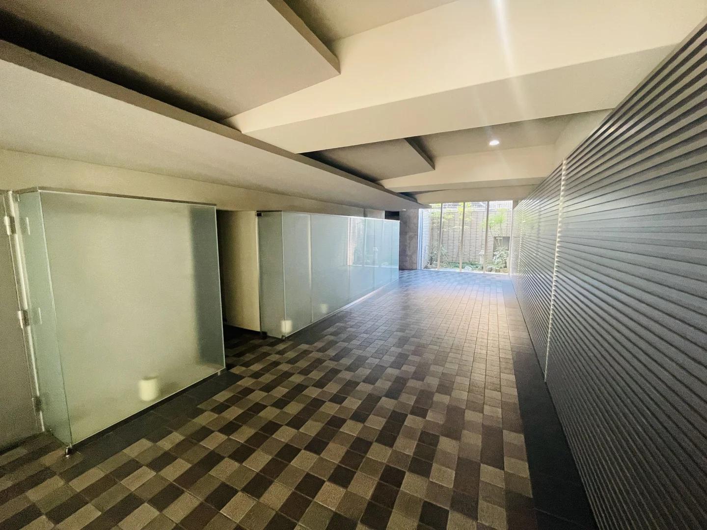 Empire 原 Building 1