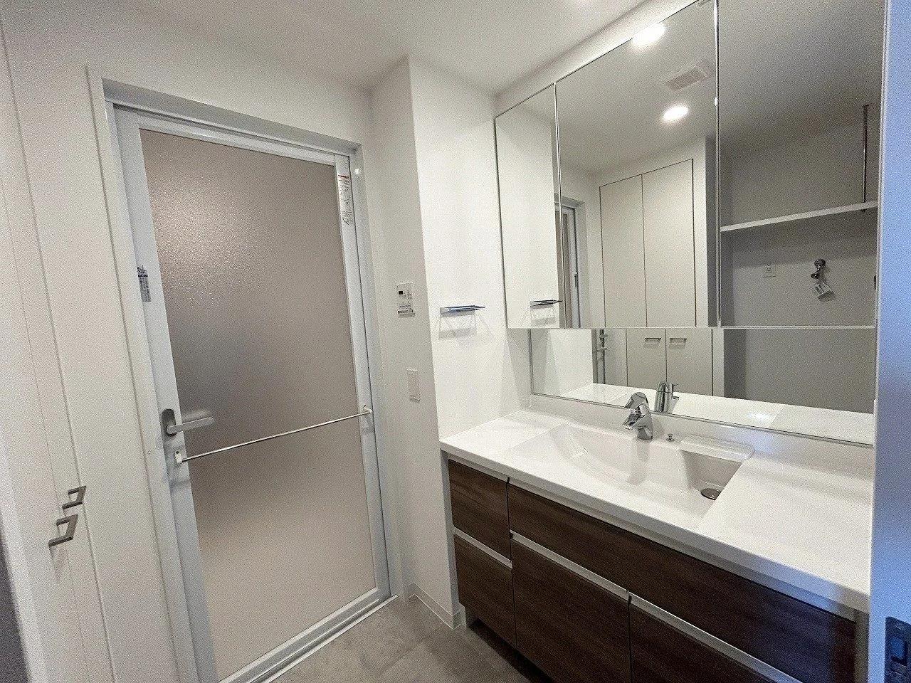 Farnest Hakata Lussier East