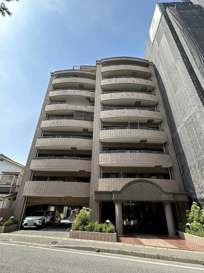 Royal Mansion Meinohama 2