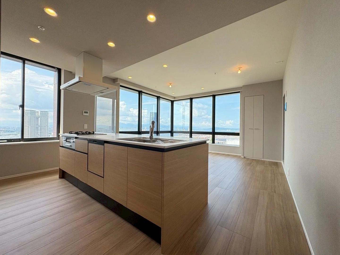 ISLAND CITY OCEAN & FOREST TOWER RESIDENCE EAST